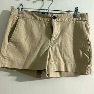 BANANA REPUBLIC hampton fit size 6 shorts